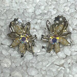 Vintage Gold-Tone Clear Rhinestone Flower-Shaped Cliip-On Earrings